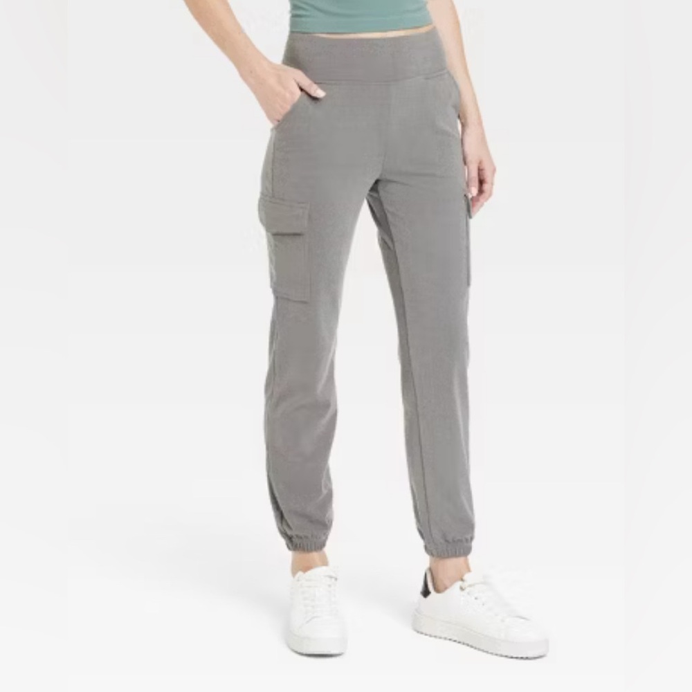 Women's Relaxed Fit Super Soft Cargo Joggers Size Small